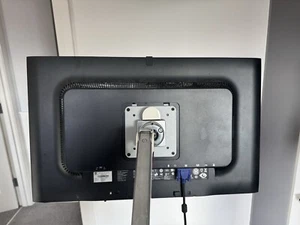HP Compaq L2311c 23-inch FHD 1920x1080 LCD Monitor Built-in Webcam VGA USB RJ-45 - Picture 1 of 6