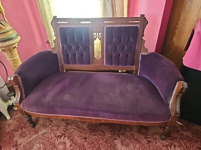 Eastlake Loveseat púrpura - SOLO RECOGIDA LOCAL Foto 1 de 4