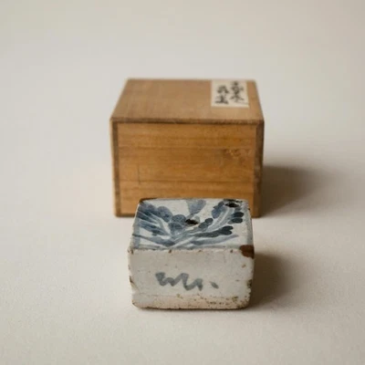 Cuentagotas de agua de porcelana azul y blanco dinastía Joseon (siglo XIX) Foto 1 de 4