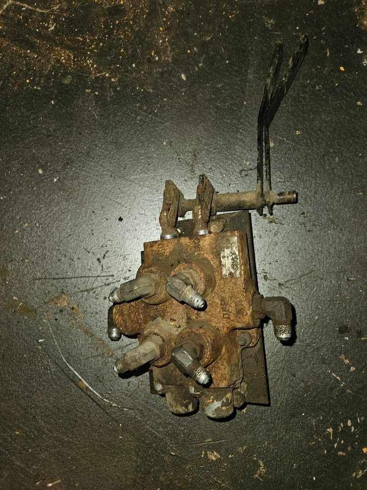 Válvula hidráulica de doble carrete Cub Cadet 882 1512 782d 1812 1712 Foto 1 de 1