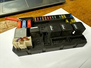 YQE500370 Fuse Box RANGE ROVER L322 - Picture 1 of 2