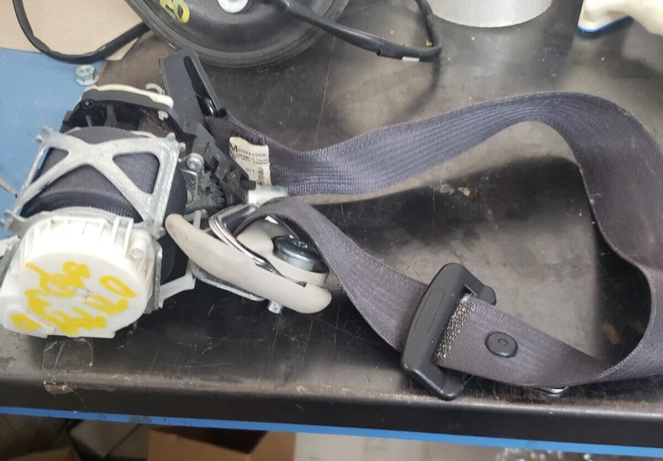 2011-2012 Chevy Silverado Sierra 1500 Tahoe Passenger Seat Belt Retractor Black Foto 1 de 1