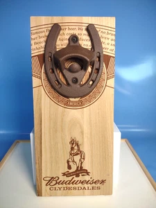 Budweiser 2023 Clydesdales Hufeisen Flaschenöffner Wandhalterung 11"x5" - Bild 1 von 7