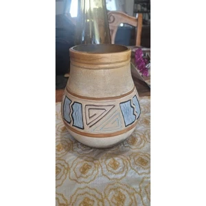 Jarrón de cerámica Southwestern de arcilla firmado 6,25" x 5,5" firmado artesanalmente hecho a mano  - Imagen 1 de 7