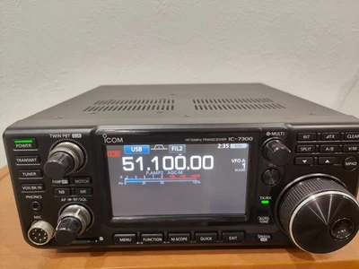 Transceptor Icom IC-7300 HF/50 MHz 100 W Foto 1 de 4