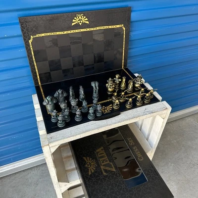 Juego de ajedrez The Legend of Zelda 2016 USAopoly - piezas faltantes Foto 1 de 4