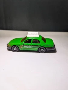 MATCHBOX 2005 FORD CROWN VICTORIA GREEN TAXI 2006 CITY ACTION - Bild 1 von 5