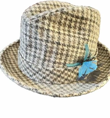 Vintage DOBBS FIFTH AVENUE FEDORA TWEED CAP HAT Size 7 Neutral Colors & Feather - Image 1 of 4