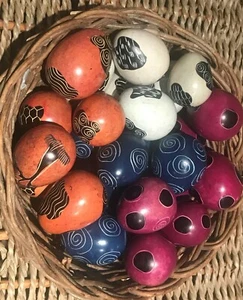 Four Mini Soapstone Eggs Hand Carved and Painted from Kenya - Picture 1 of 33