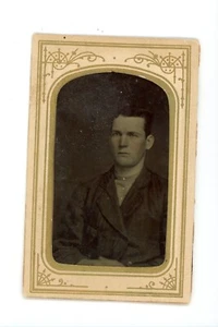 Escritura en la parte posterior, fotografía tipo tinte vintage - Hombre guapo antiguo - Imagen 1 de 3