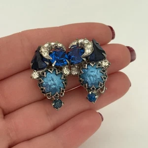 Vintage Blue Molded Lava Glass Rhinestone Silver Tone Clip On Earrings - Picture 1 of 8