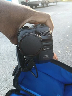 Quasar VM-525 VHS-C Camcorder Palmcorder Analog Recorder No Changer  - Image 1 of 4