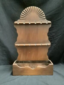 Vintage geschnitztes Holz 12 Souvenir Löffel Hängeregal mit Kupfer Tablett Eimer - Bild 1 von 7
