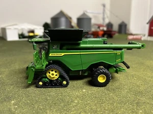 1/64 ERTL John Deere 75th Anniversary X9 1000 Tracked Combine - Combine Only - Picture 1 of 12