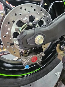 Kawasaki ZX4RR ZX-4RR Brembo P2 Caliper underslung Bracket 84mm - Picture 1 of 3