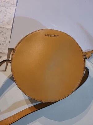 Bandolera Nine West Round About Circle - El color es color tostado Foto 1 de 4