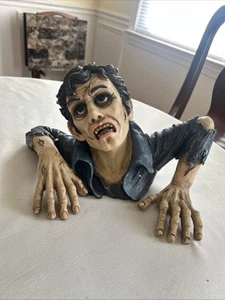 Rare Ground Breaker Vampire Zombie - Picture 1 of 8