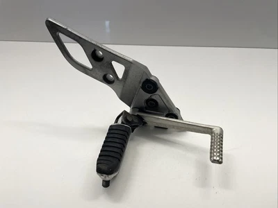 ♻️ Reposapiés delantero derecho y palanca de freno Suzuki GSX 1250 FA L0 2010 - 2016 ♻️ Foto 1 de 4