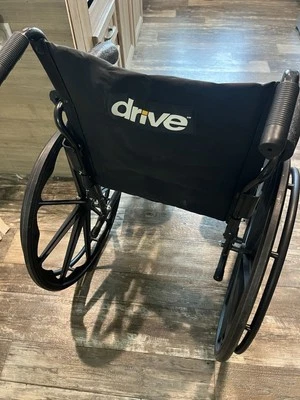 Silla de ruedas deportiva Drive Medical SSP118FA-SF Foto 1 de 4