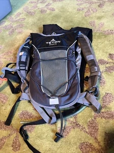 TETON Sports TrailRunner 2 Hydration Pack 2-Liter Hydration Backpack Biking New - Picture 1 of 3