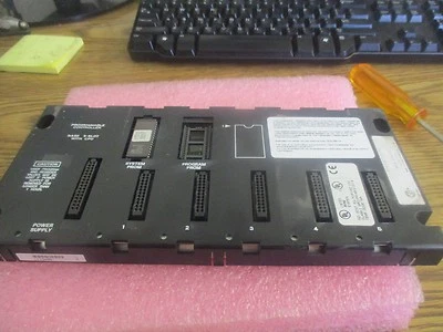 Ge Fanuc 90-30 5-Slot Base P/N: Ic693cpu313j, W/ CPU < - Photo 1/2