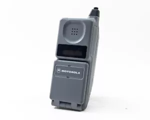 Motorola F09HLD8415 Vintage 90's Brick Phone / Flip Cell DPC550 Series - As Is - Picture 1 of 12