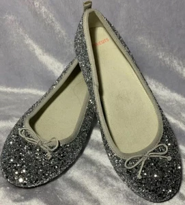 J.CREW CREWCUTS~Brillo Plateado para Niñas~Planos de Ballet~Talla Juvenil 4M~Acento de Arco - Imagen 1 de 8