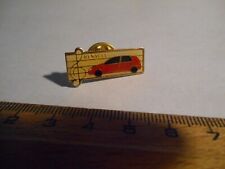 Pin's metal Renault rouge sur partition clé de sol (theme voiture)