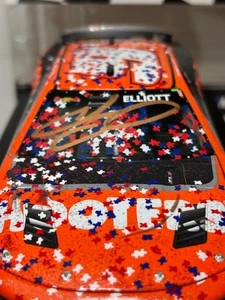 SIGNED 2024 CHASE ELLIOTT #9 TEXAS WIN HOOTERS AUTOGRAPHED 1/24 CAR - Picture 1 of 6