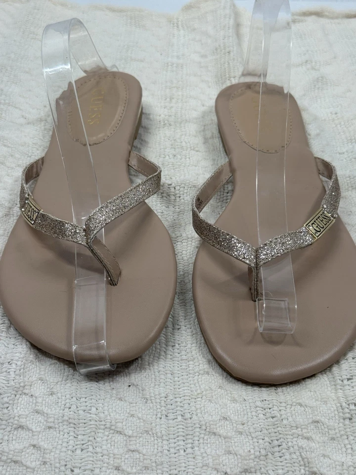 Sandalias planas G By Guess plateadas brillantes para mujer talla 9 M sin cordones Foto 1 de 4
