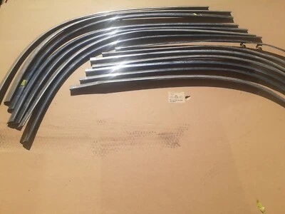 Chevrolet Impala 1959 60 2 puertas HRTP parabrisas inferior juego de molduras Foto 1 de 4