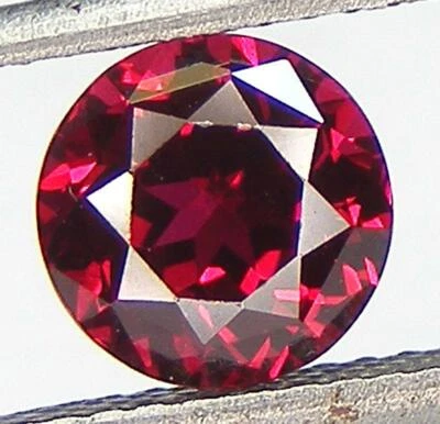 EXCELLENT CUT ROUND 6.5 MM. PIGEON BLOOD RED RUBY LAB CORUNDUM - Image 1 of 3