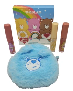 SET DE LABIOS CARE BEAR SHEGLAM COMPARTIR UNA SONRISA LÁPIZ LABIAL BÁLSAMO LABIAL MULLIDO BOLSO AZUL NUEVO - Imagen 1 de 10