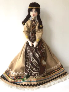 Vintage Hippie Puppe Handarbeit Stoff 1977 Boho Bohemian Perlen Garn Haar Zöpfe 23 Zoll - Bild 1 von 12