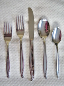 Wm. Rogers & Son BERMUDA Stainless Flatware (1) 5 Piece Place Setting Glossy - Picture 1 of 5