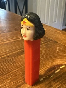 De colección Sin pies DC Comics WONDER WOMAN PEZ Dispensador Juguete Caramelo AU - Imagen 1 de 10