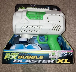 Mindscope Bubble Blaster mit LED-Leuchten und 70 Bubble Jets, die Blasen sprengen - Bild 1 von 7