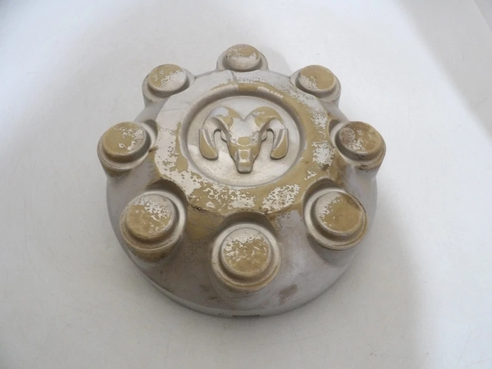 Dodge Ram 2500/3500 2003 2004 2005 2006 2007 2008-2013 OEM tapa central plateada Foto 1 de 4
