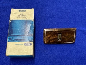 Ford Genuine NOS Wood Grain Emblem D9BZ-3649-H - Foto 1 di 7