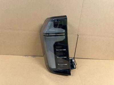 OEM 2025 CHEVROLET TAHOE Y SUBURBAN LED LUZ TRASERA GRIS BISEL IZQUIERDO LH ¡BONITO!! Foto 1 de 4