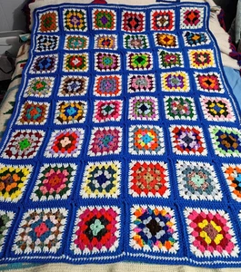 NEU HANDGEFERTIGT KÖNIGSBLAU mehrfarbig GRANNY SQUARES AFGHANISCH Posten #210 - Bild 1 von 2