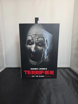 Boneco de ação NECA Damien Leone's TERRIFIER 7" Ultimate Art the Clown novo na caixa (JX) - Imagem 1 de 4