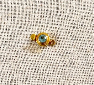 Solid 14 kt Gold Gemstone Neon Blue Faceted Apatite 1 Loop Round Box Clasp - Picture 1 of 4