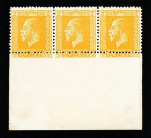 [NEW ZEALAND] 1929 KGV: 2d SG 448b / SC 163a var. Misperf Strip-of-3 (MH) - Picture 1 of 2