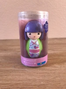 MUÑECA KOKESHI KIMMIDOLL JUNIOR AESHA Resina 33/4" Coleccionable NUEVA EN CAJA. - Imagen 1 de 3