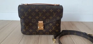 100%Authentic Louis Vuitton Pochette Metis Monogram Crossbody Handbag+Dust cover - Picture 1 of 20