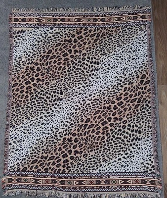 Linda manta con estampado de leopardo Crown Crafts  Foto 1 de 4