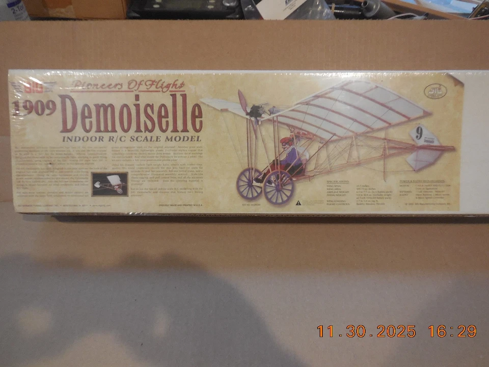 Modelo de avión de radiocontrol interior Demoiselle 1909 vintage Sig Mfg pioneros de flite Foto 1 de 2