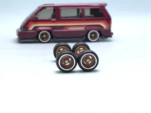 R392 Hotwheels 1/64 Riders Reales# Donut 4 radios 8 mm corto Toyota furgoneta rueda de goma - Imagen 1 de 4