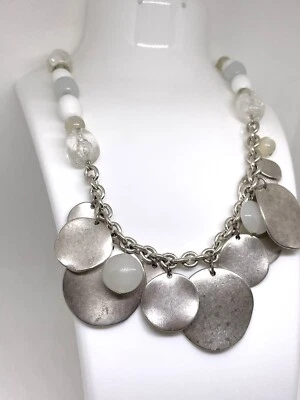 Ожерелье Anne Klein с белым бисером серебристые диски ча-ча-ча - Изображение 1 из 4
